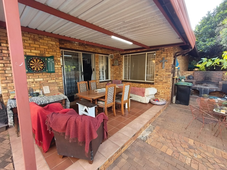 3 Bedroom Property for Sale in Safari Gardens North West